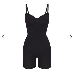 SKIMS SEAMLESS SCULPT MID THIGH BODYSUIT NWOT - ONYX